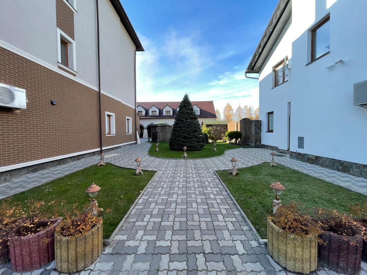 Hotel Korona Mostyska Ngoại thất bức ảnh