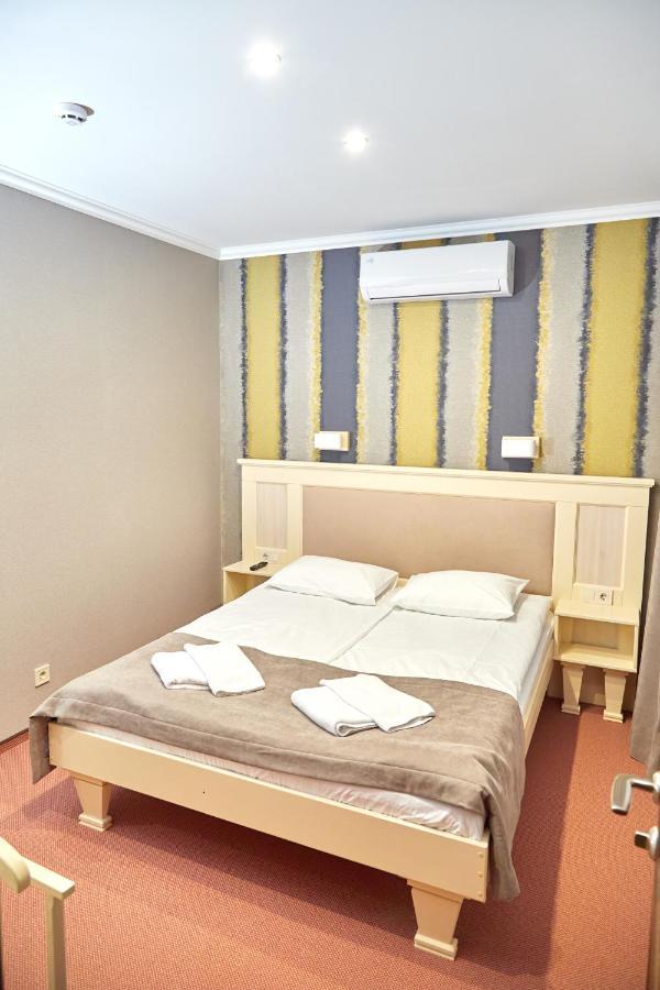 Hotel Korona Mostyska Ngoại thất bức ảnh