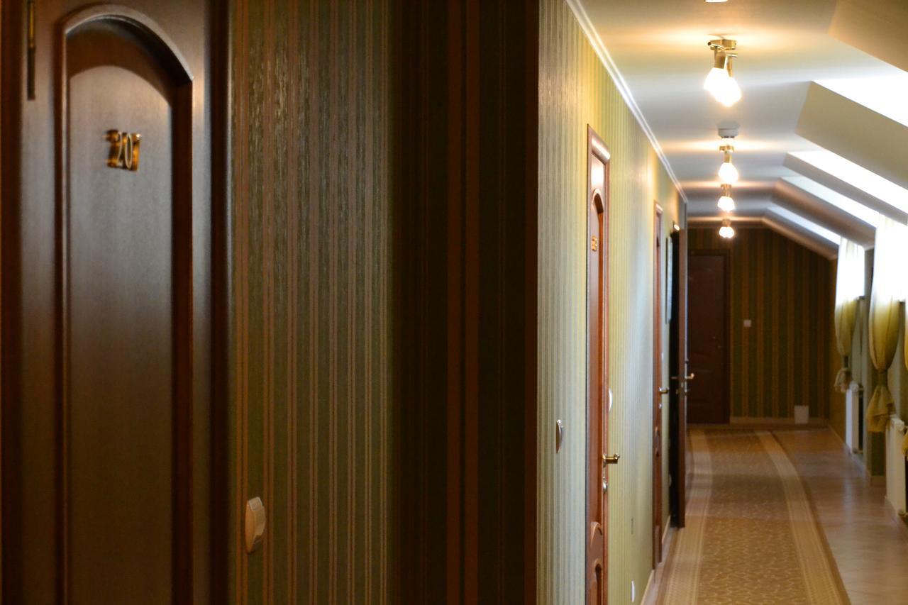 Hotel Korona Mostyska Ngoại thất bức ảnh